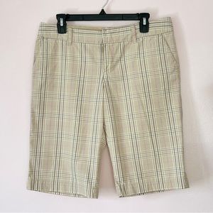 American Eagle Flat Front Bermuda Shorts - Plaid Khaki w/Brown/Pink Stripes